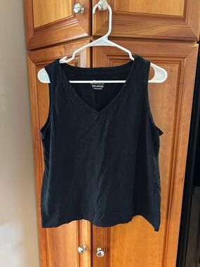 Chico’s the Ultimate black teeshirt, V-Neck Sleeveless Cotton Top, size 2, US Lg